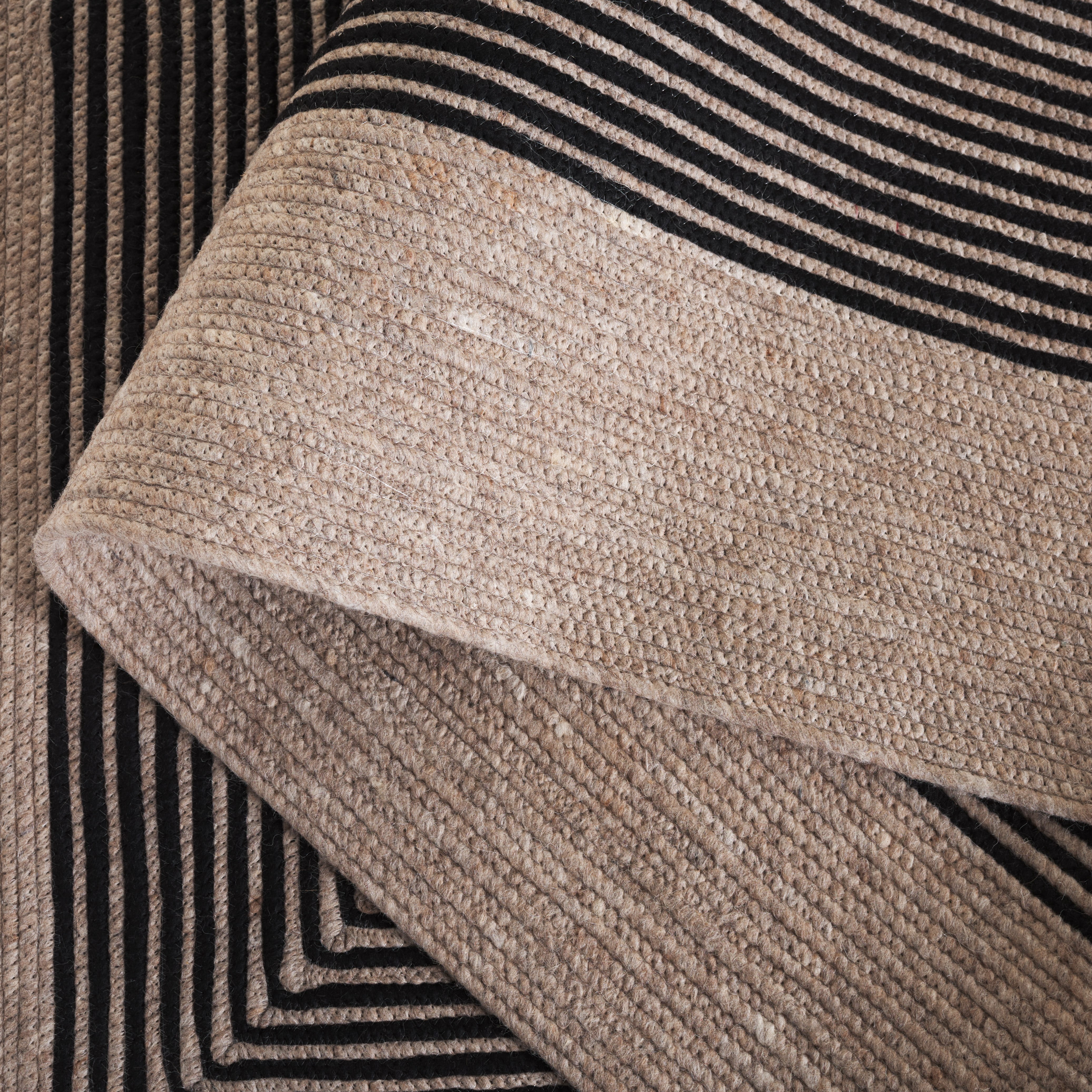 SAFAVIEH Braided Lars Geometric Reversible Area Rug, Beige/Black, 6' x 9' Oval