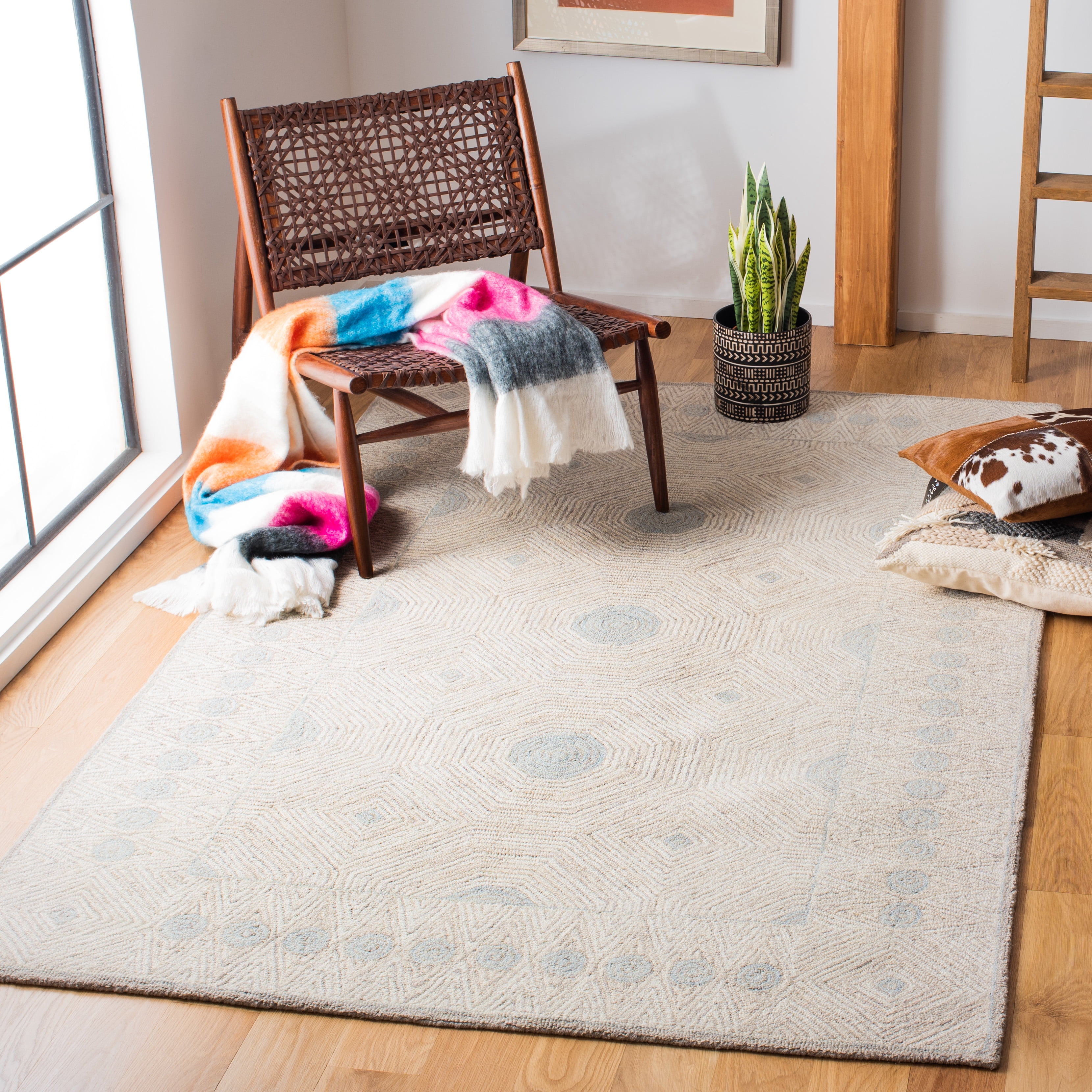 SAFAVIEH Micro-Loop Gauss Geometric Area Rug, Silver/Beige, 5' x 8'