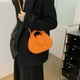 thumbnail image 4 of Bolso portátil de moda nueva personalidad bolso cuadrado pequeño bolso diagonal de cuero artificial naranja-rojo, 4 of 5
