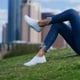 thumbnail image 5 of Zapato de recuperación OOFOS oOMG eeZee Low White para mujer, talla 5, 5 of 7