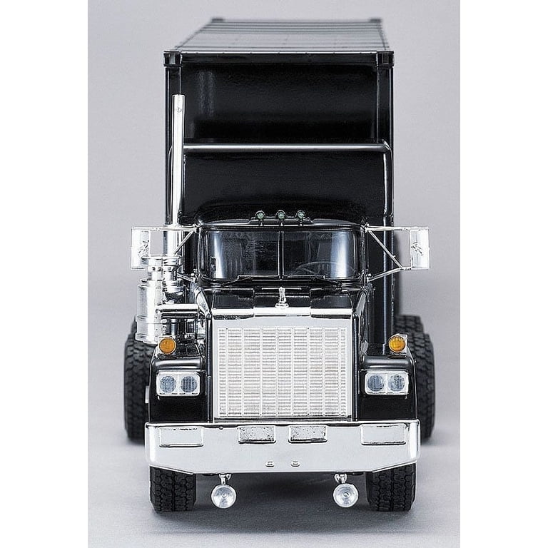 Aoshima 1/28 Knight Rider - Knight Industries Toy Collectables