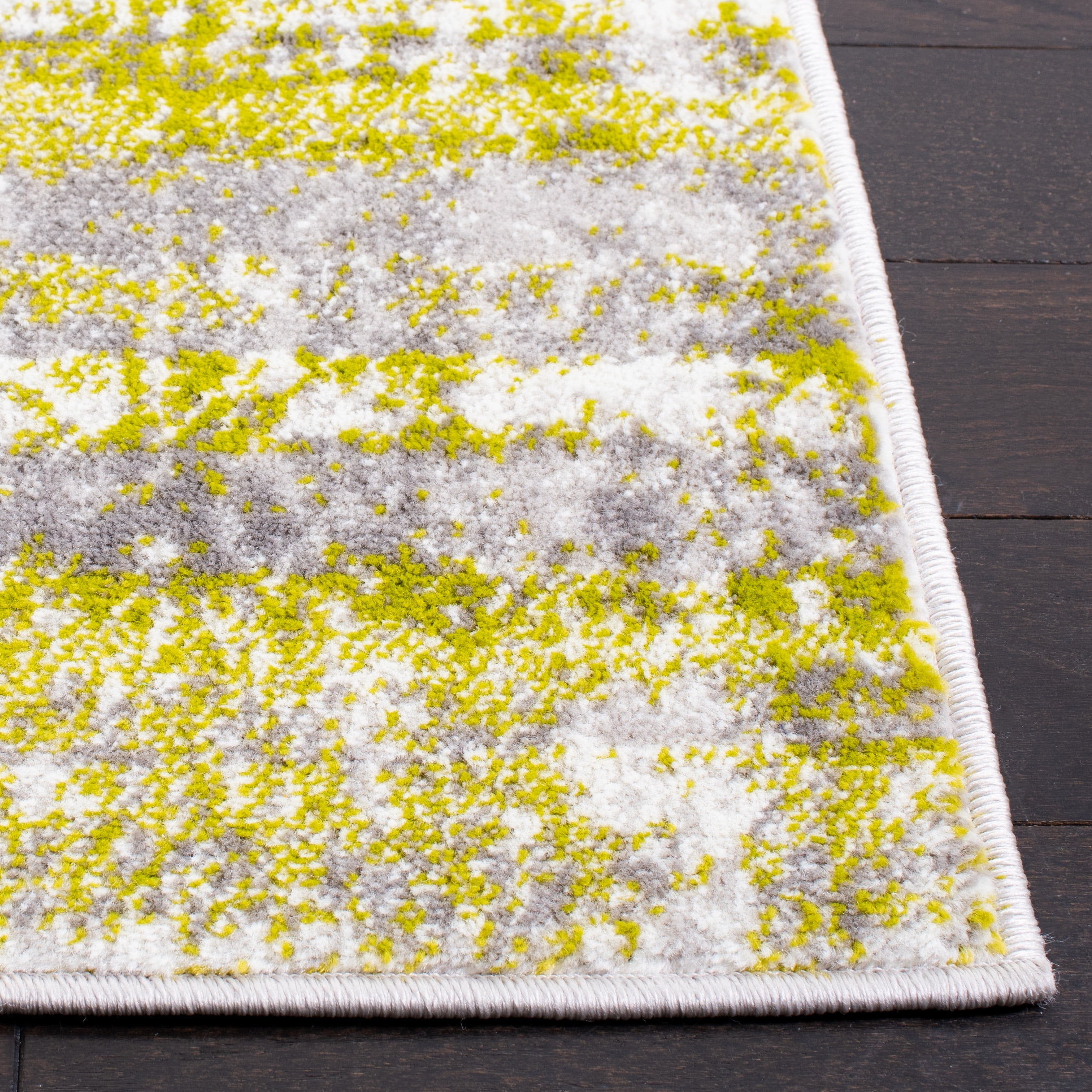 SAFAVIEH Skyler Jobeth Distressed Area Rug, Silver/Green, 6'7" x 6'7" Square
