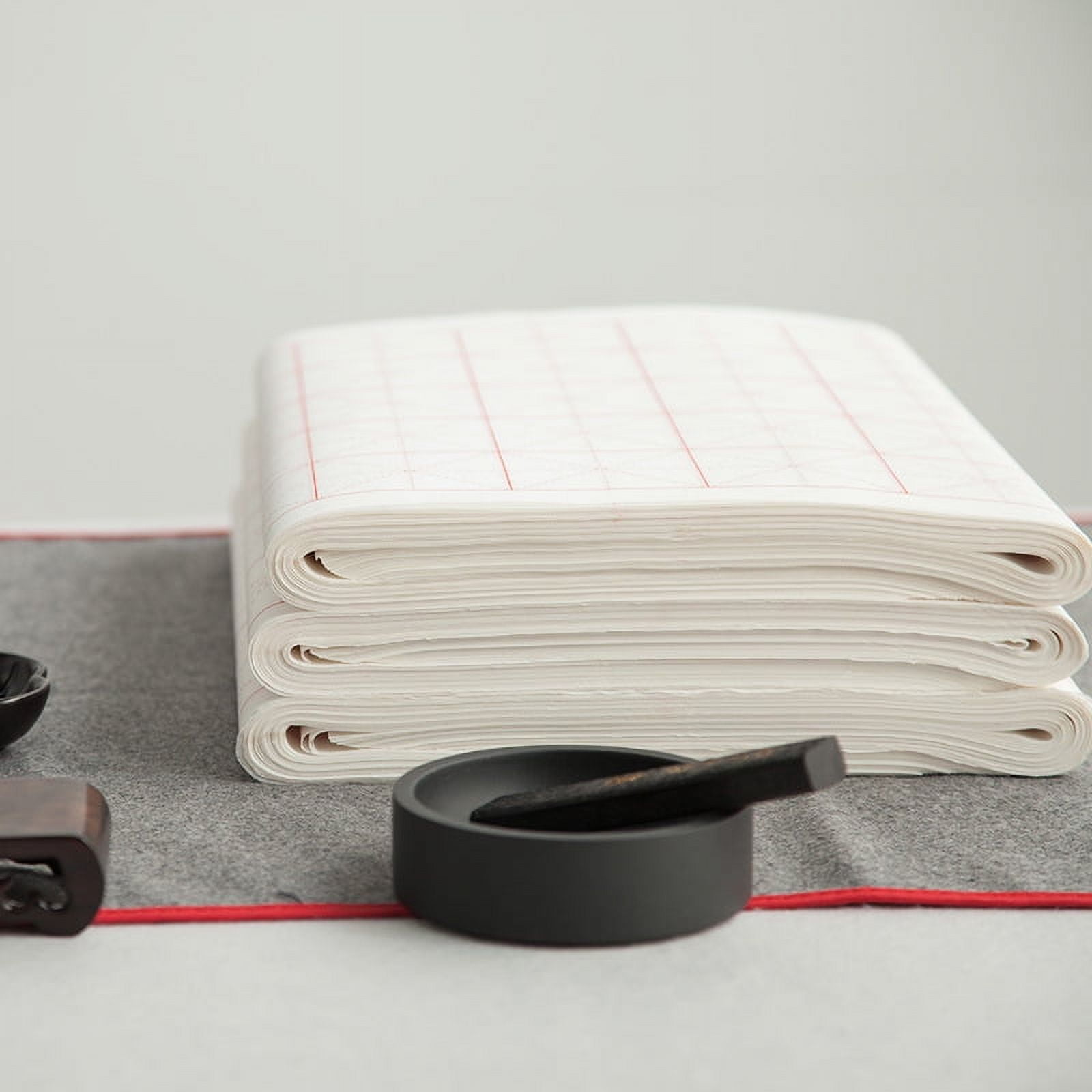 Zhuge Chinese Calligraphy Xuan Paper Brush Writing Paper Xuan Paper Rice Paper with Grids for Students, Beginners Practice Kanji Japanese Calligraphy, 100 Sheets/Pack, 7.5cm/Grid，32Grid，