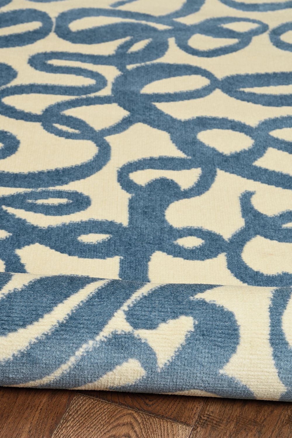 Tapis Capri Sasha crème & bleu de 4 pi 3 po x 7 pi 3 po