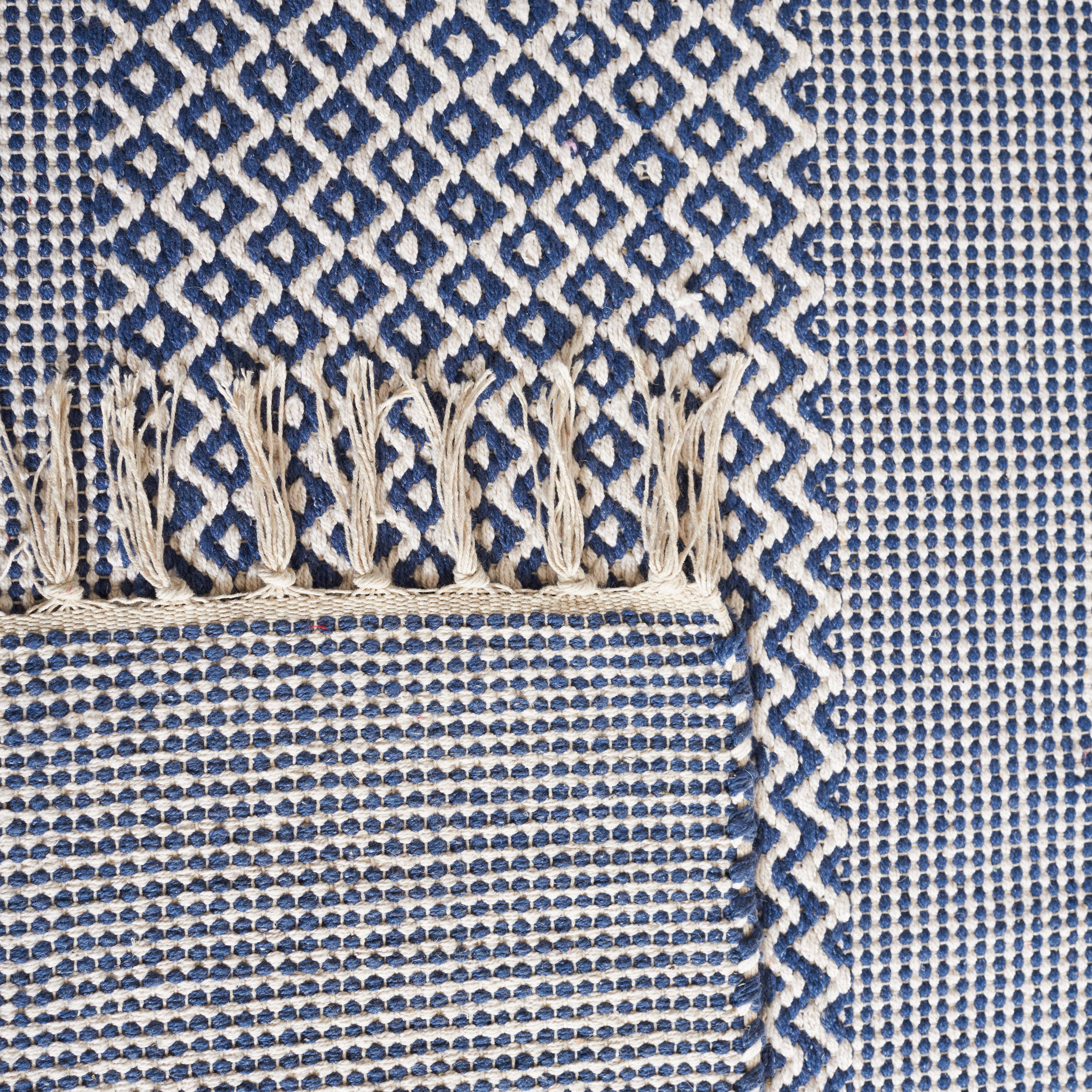 SAFAVIEH Montauk Karlene Geometric Cotton Runner Rug, Ivory/Navy, 2'3" x 20'