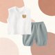 thumbnail image 4 of Conjunto de Pantalones Cortos de Verano para Niños Bordado Oso sin Mangas con Color Bloque Fondo Suave, 4 of 9