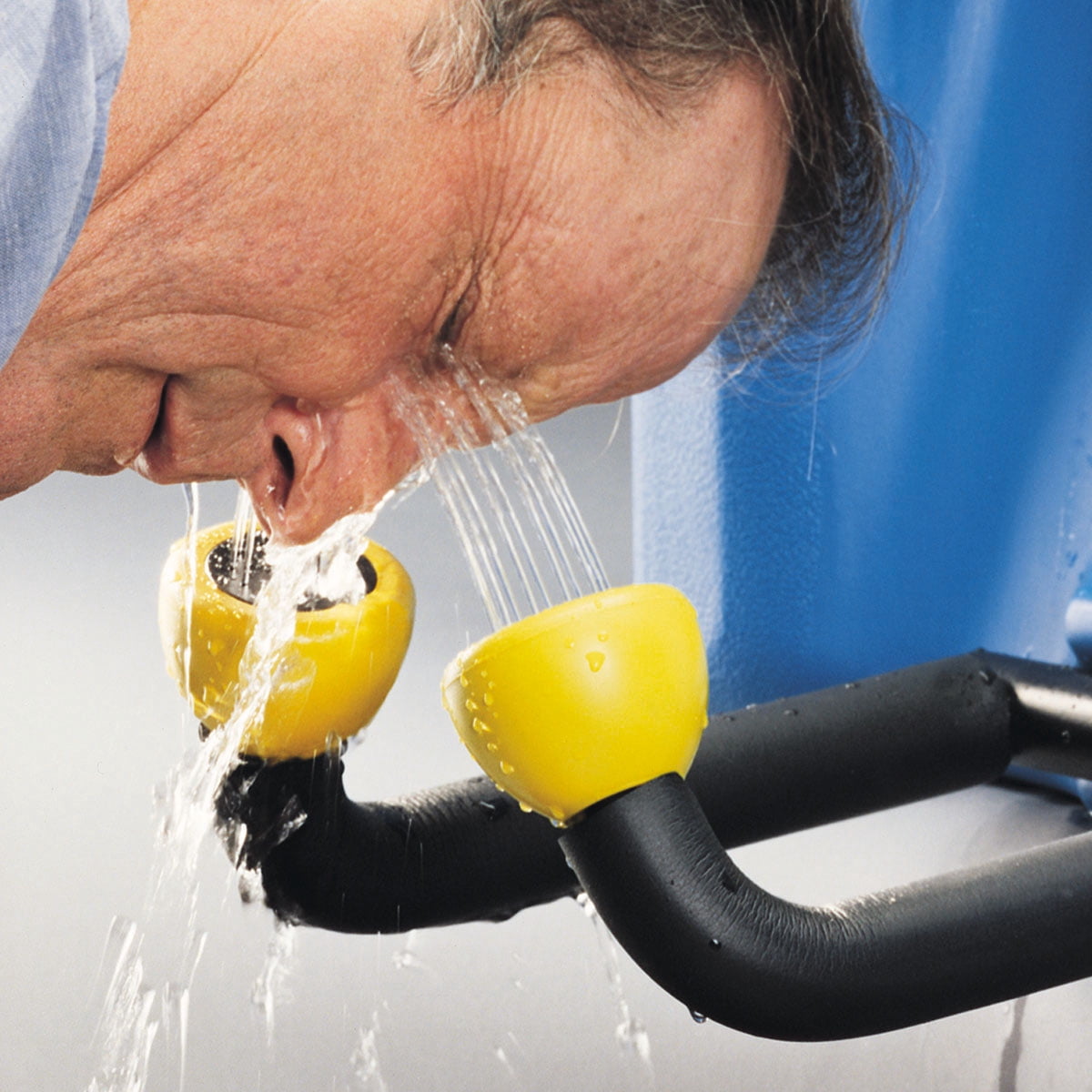 Speakman SE-4000 GravityFlo Portable Emergency Eyewash Unit for Dangerous Worksites, Blue, 21 Gallons