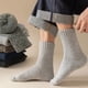 thumbnail image 4 of pares de calcetines térmicos para hombre, cálidos, de tobillo alto, para invierno, para clima frío., 4 of 6