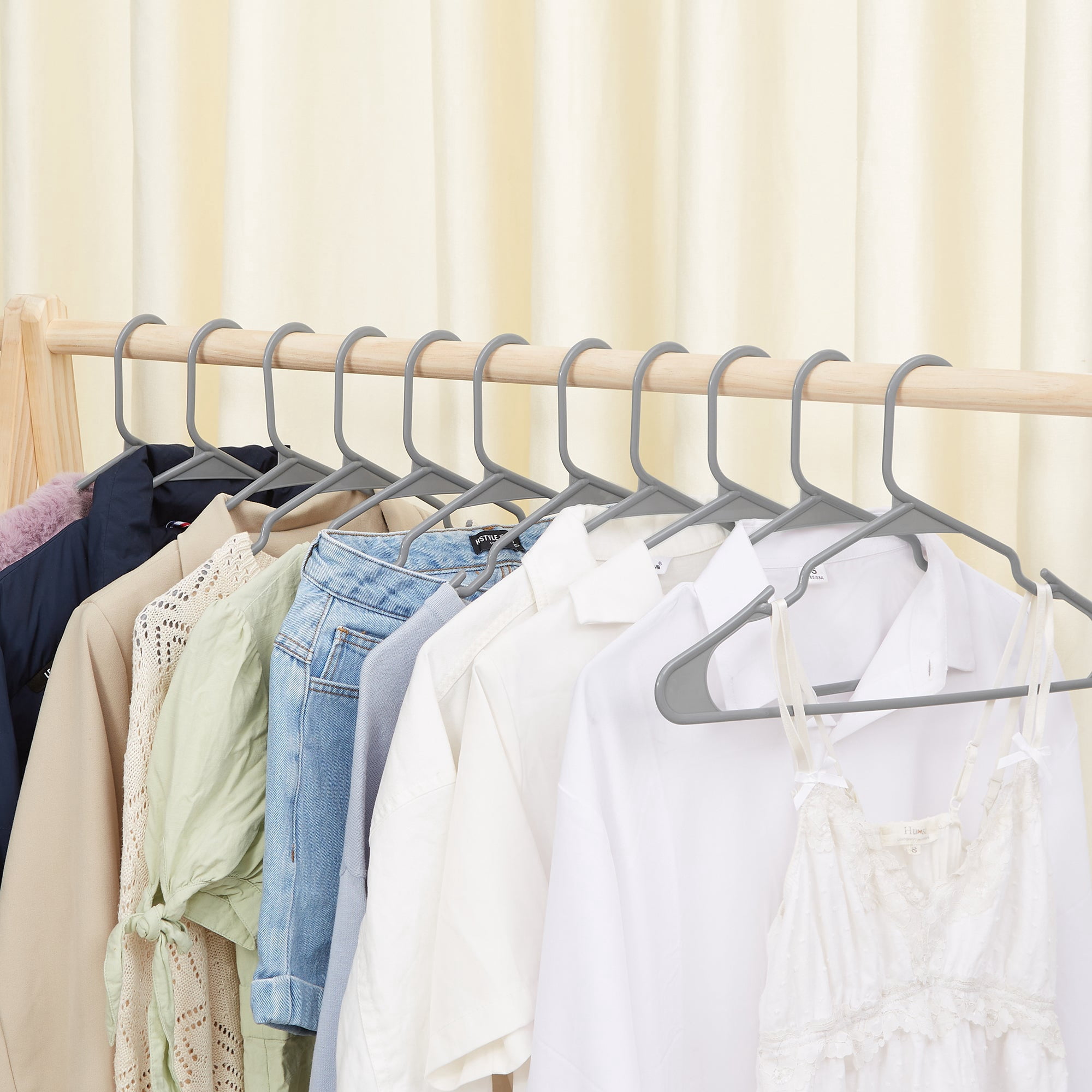 VECELO 25 Pack Plastic Hanger, Space Saving, Sturdy Heavy Duty Clothing Notched Hangers, Gray