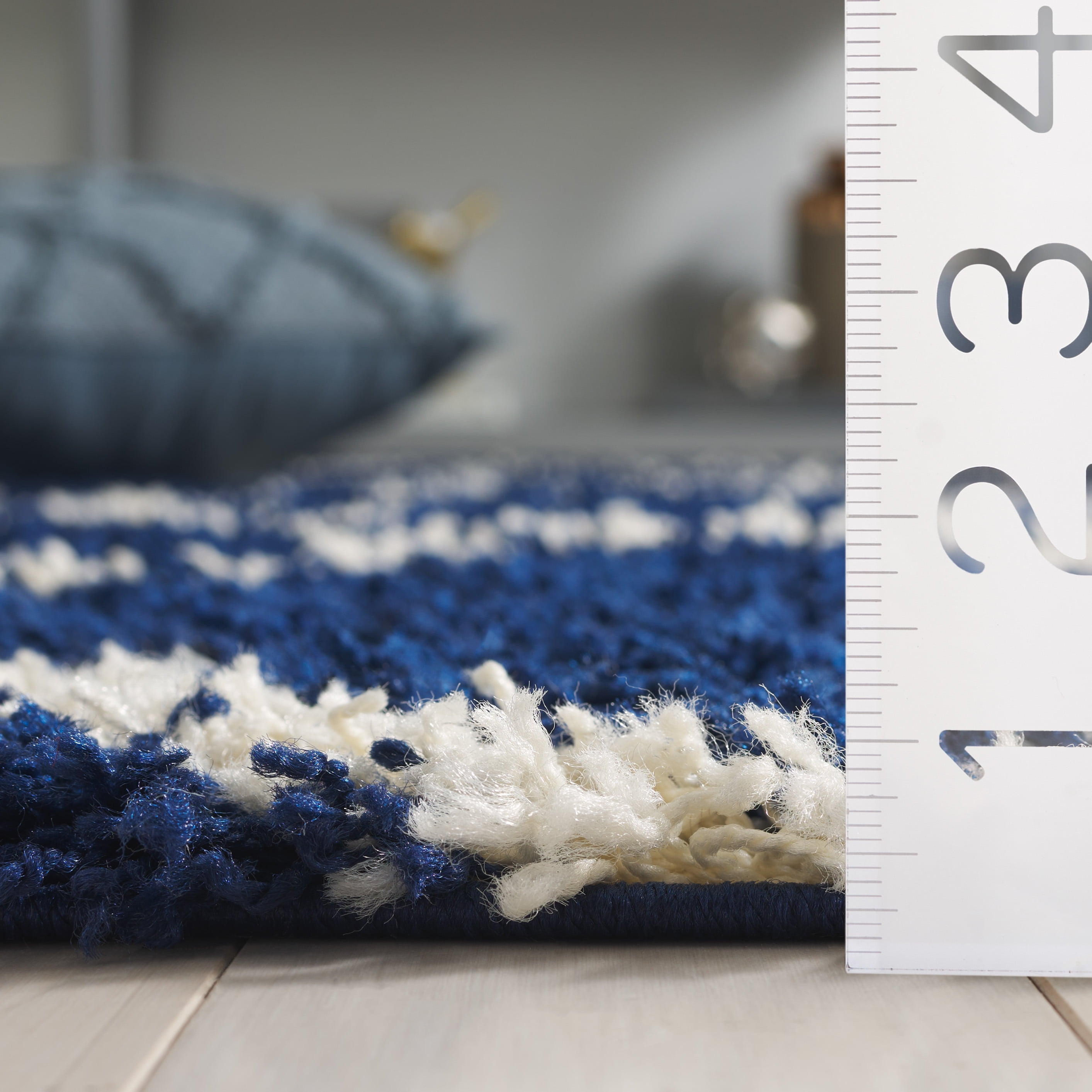 SAFAVIEH Dallas Belinda Geometric Shag Runner Rug, Navy/Ivory, 2'3" x 10'