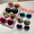 thumbnail image 2 of Lunettes de Soleil en Forme de Cœur Mode Élégantes Mignonnes Multicolores pour Femmes Design Rétro Tendance Dégradé UV400 Lunettes, 2 of 4