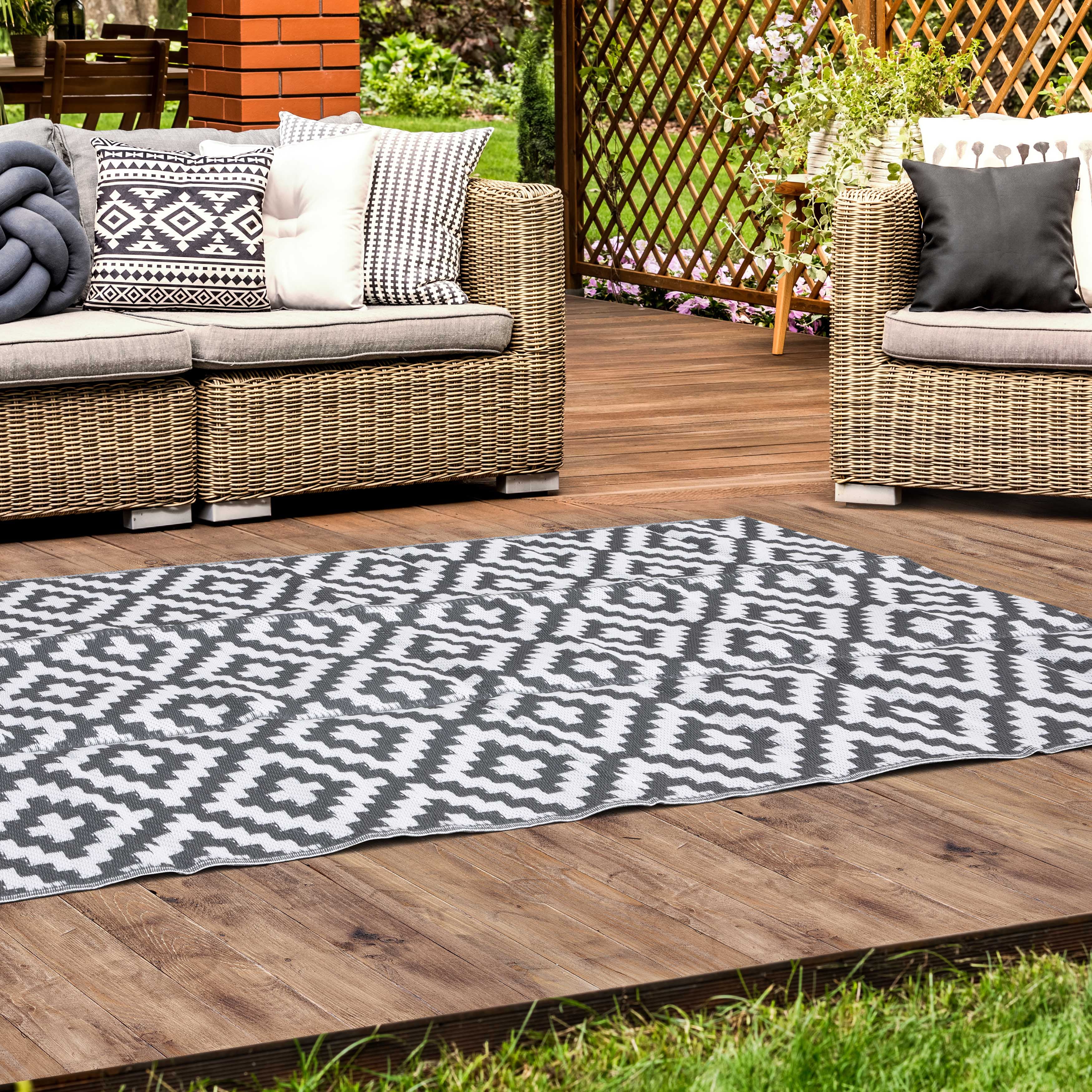 Nuu Garden Grey Geometric Outdoor Rug, 6' x9', Indoor/Outdoor Area Rugs, Reversible, Grey and Beige