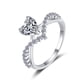 thumbnail image 4 of Anillo de moissanita de 1 quilate con corazón de amor y mesón bañado en oro pt950 en plata esterlina, 4 of 5
