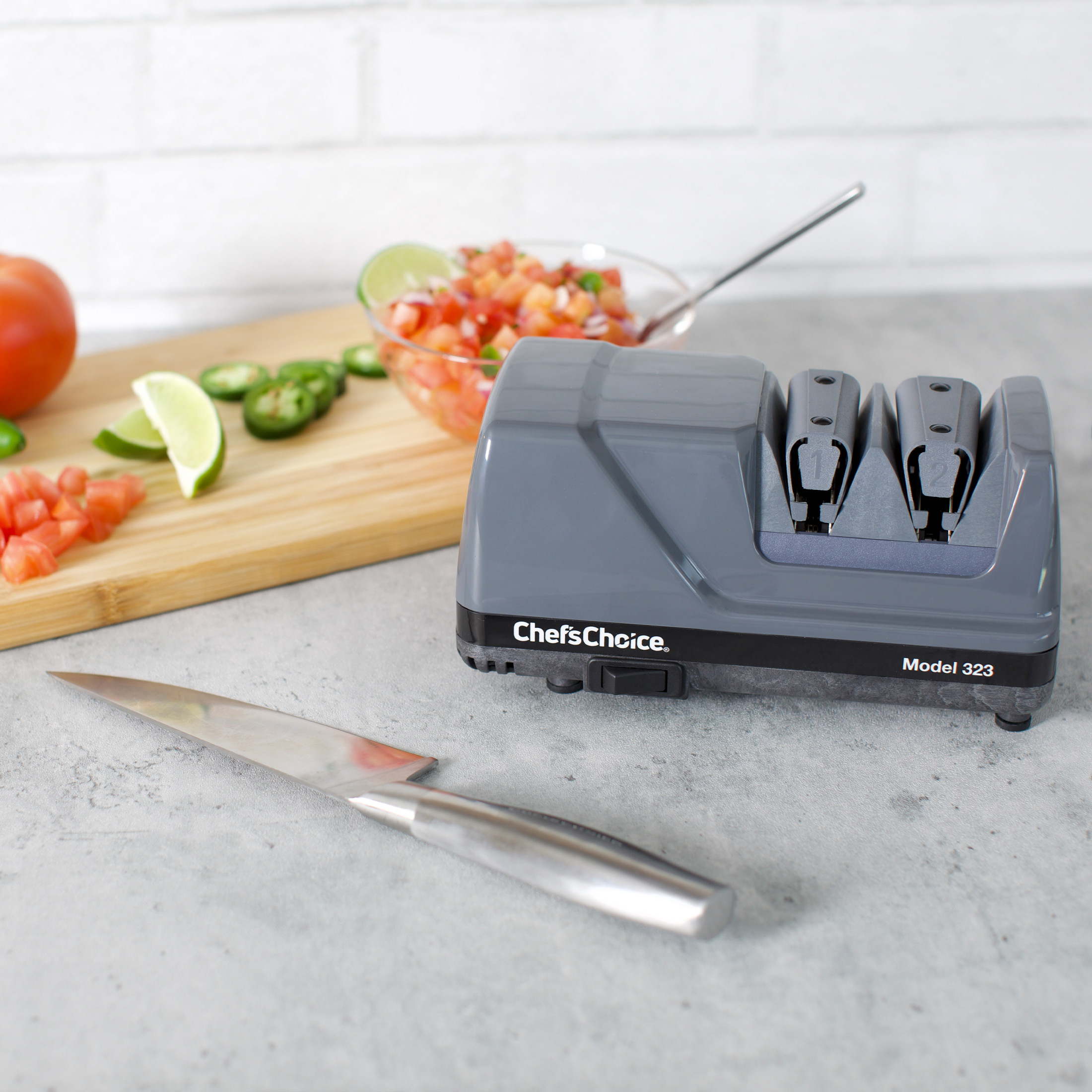 Chef’sChoice Model 323 Commercial Electric Knife Sharpener, 2-Stage 20-Degree Dizor, in Gray (0323000)
