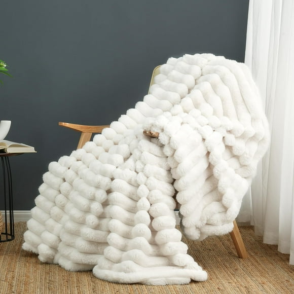 Manta Cozy Bliss de piel sintética para sofá 127 x 152 cm, color crema