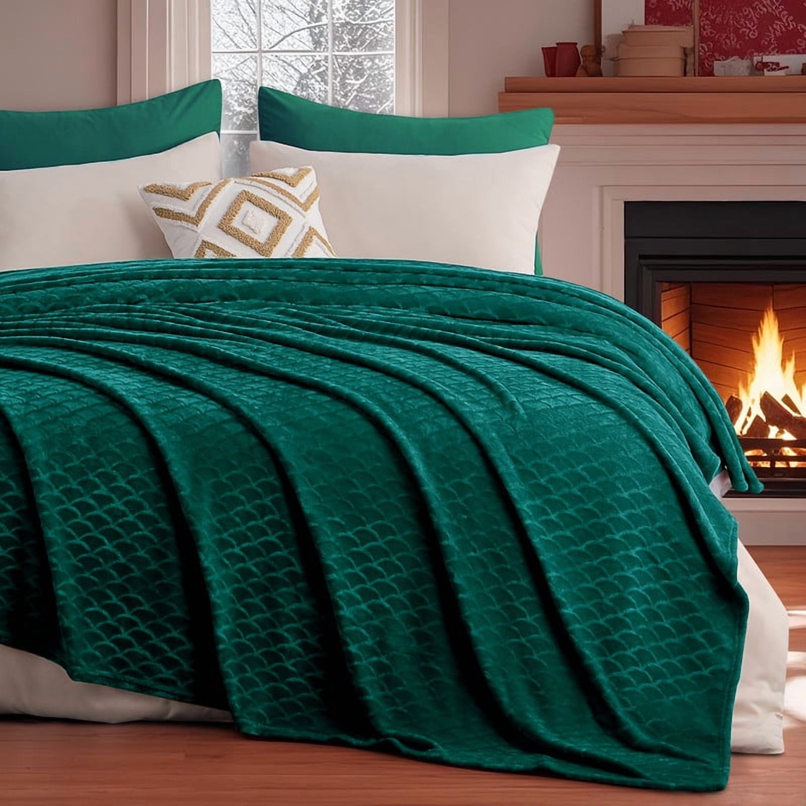 Aisbo Brushed Flannel Blanket Dark Green Queen, Super Soft and Cozy Blankets All Season Use