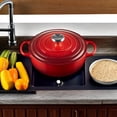 thumbnail image 5 of Horno Sauteuse Le Creuset de hierro fundido esmaltado de 3,5 L, color cereza, 5 of 5