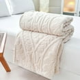 thumbnail image 4 of Manta de Franela Suave y Cálida de 70 X 100 Cm | Acogedora y Ligera Manta para La Siesta | Manta de Poliéster Lavable para Sofá Cama, Ideal para Casa, Oficina, Viajes, Regalo, 4 of 6