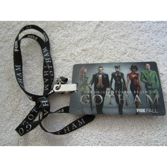 Gotham cast 2014 Comic-Con lanyard and lenticular 2 sided promo card