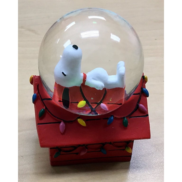 Peanuts Snoopy on Doghouse Mini Christmas Water Globe 2.7 Inch