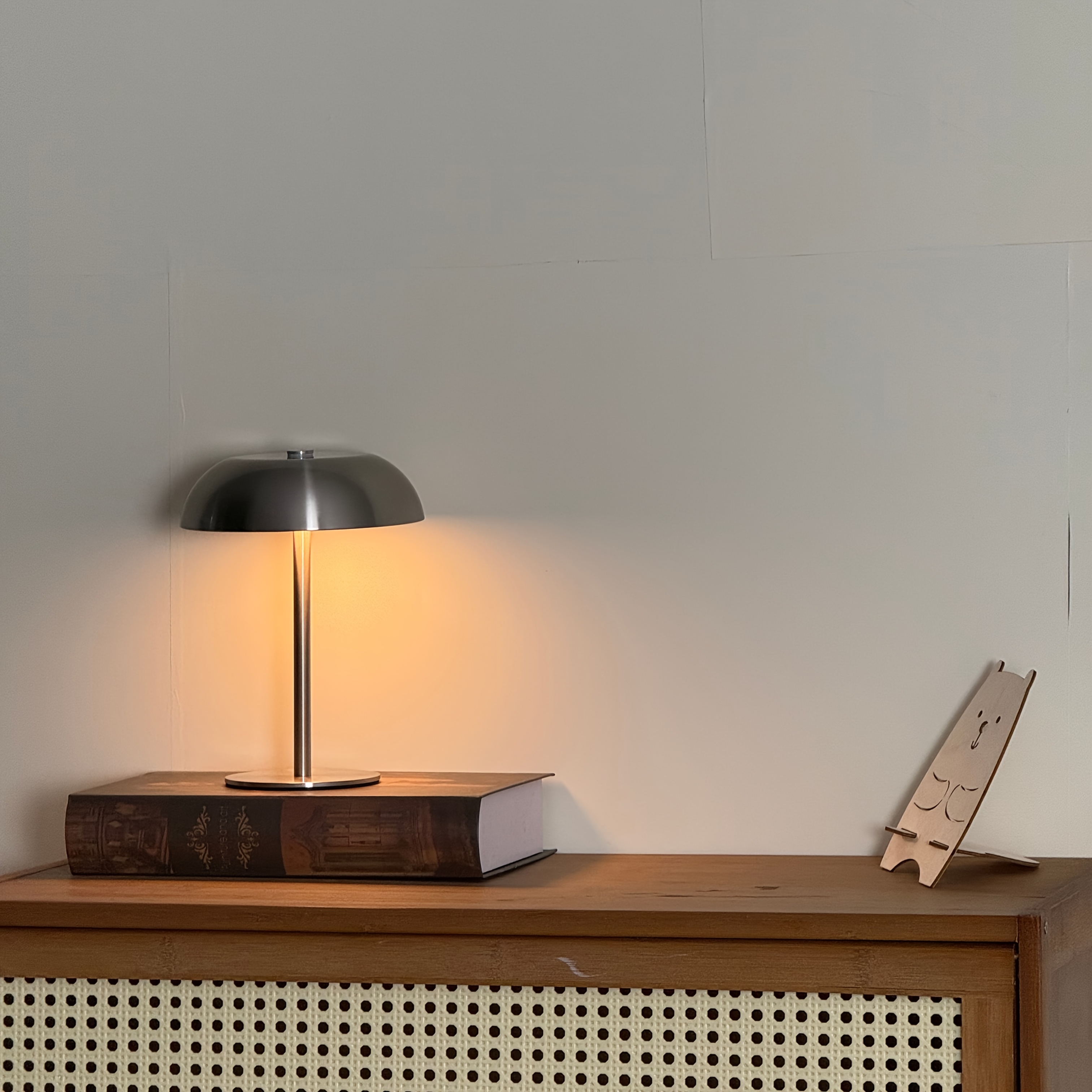 1pc Modern Minimalist Desk Lamp - Cordless Rechargeable Table Lamp with Touch Control, Adjustable Brightness & Color Temperature, Brushed Metal Base & Drum Shade, Battery-powered For Office