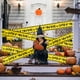 thumbnail image 4 of Xihbxyly Cinta de Precaución de Halloween, Diseño de Calavera Fantasma, Señales de Advertencia Inquietantes, Decoración Versátil, Decoración para Casa Embrujada, Fácil de Instalar, 600 Cm de Largo, P, 4 of 6