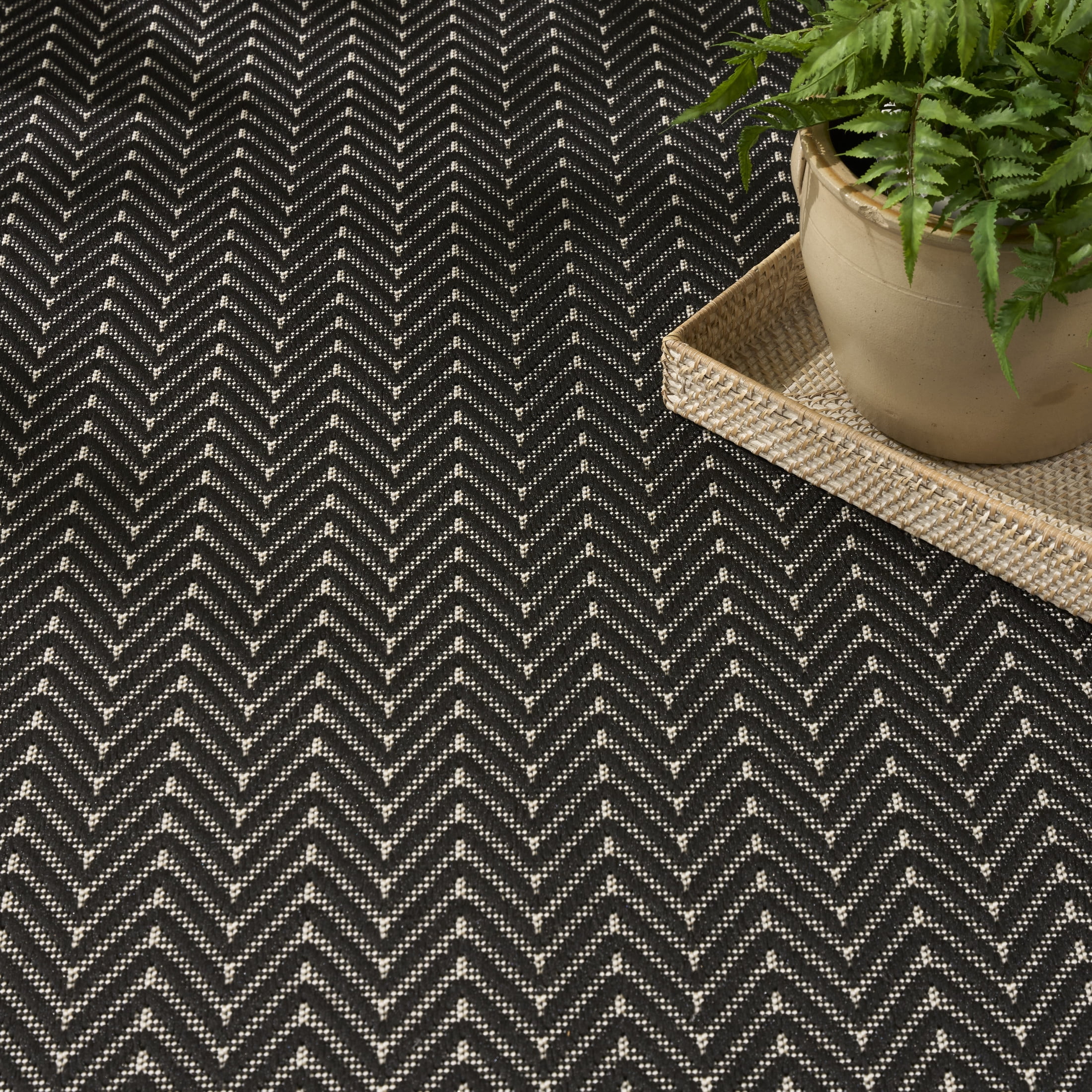 Nourison Horizon Indoor/Outdoor 5' x Round Black Modern Rug