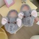 thumbnail image 1 of Pantuflas de felpa de invierno para mujer, con dibujos creativos de ballenas pequeñas, de felpa aislante para interiores, de algodón, con animales kawaii, 1 of 5