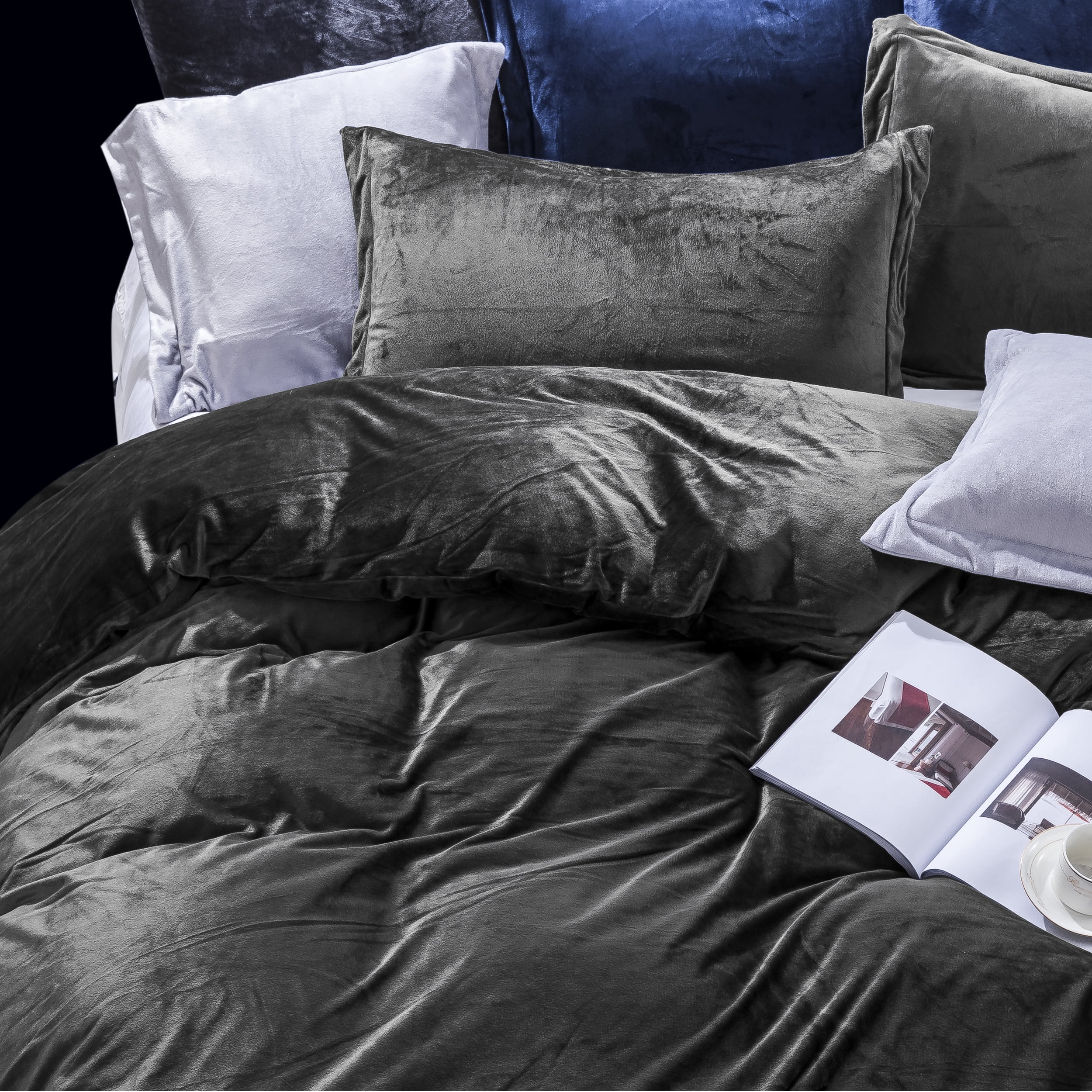 NTBAY 3 Piece Velvet King Duvet Cover Set with Zipper Closure and Corner Tie, Ultra Soft and Luxury Comforter Cover Set, 90"x104", Black