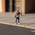 thumbnail image 3 of Figura de resina en miniatura Fotógrafo hombre, 3 of 9