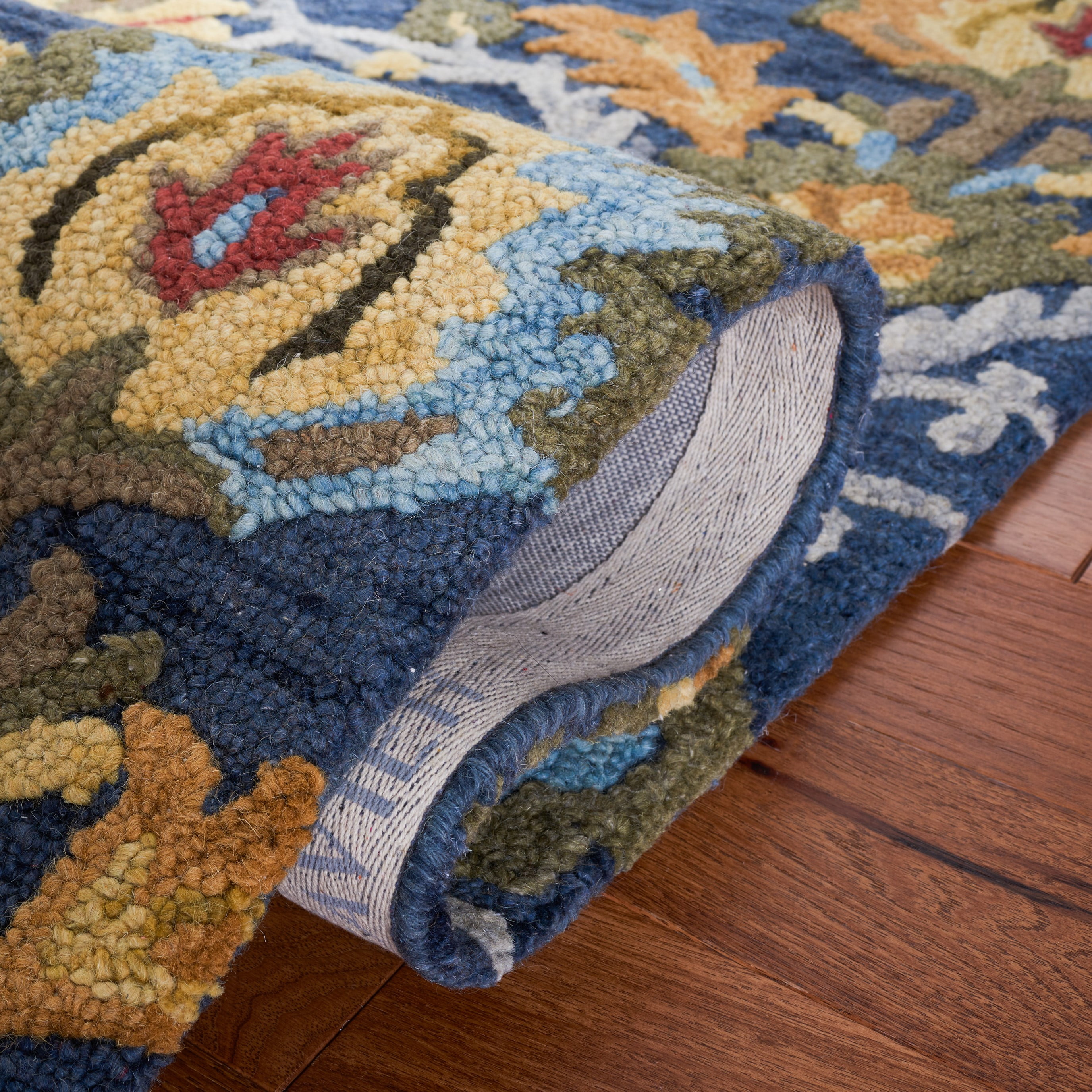 SAFAVIEH Blossom Lennon Floral Wool Area Rug, Navy/Multi, 6' x 6' Round