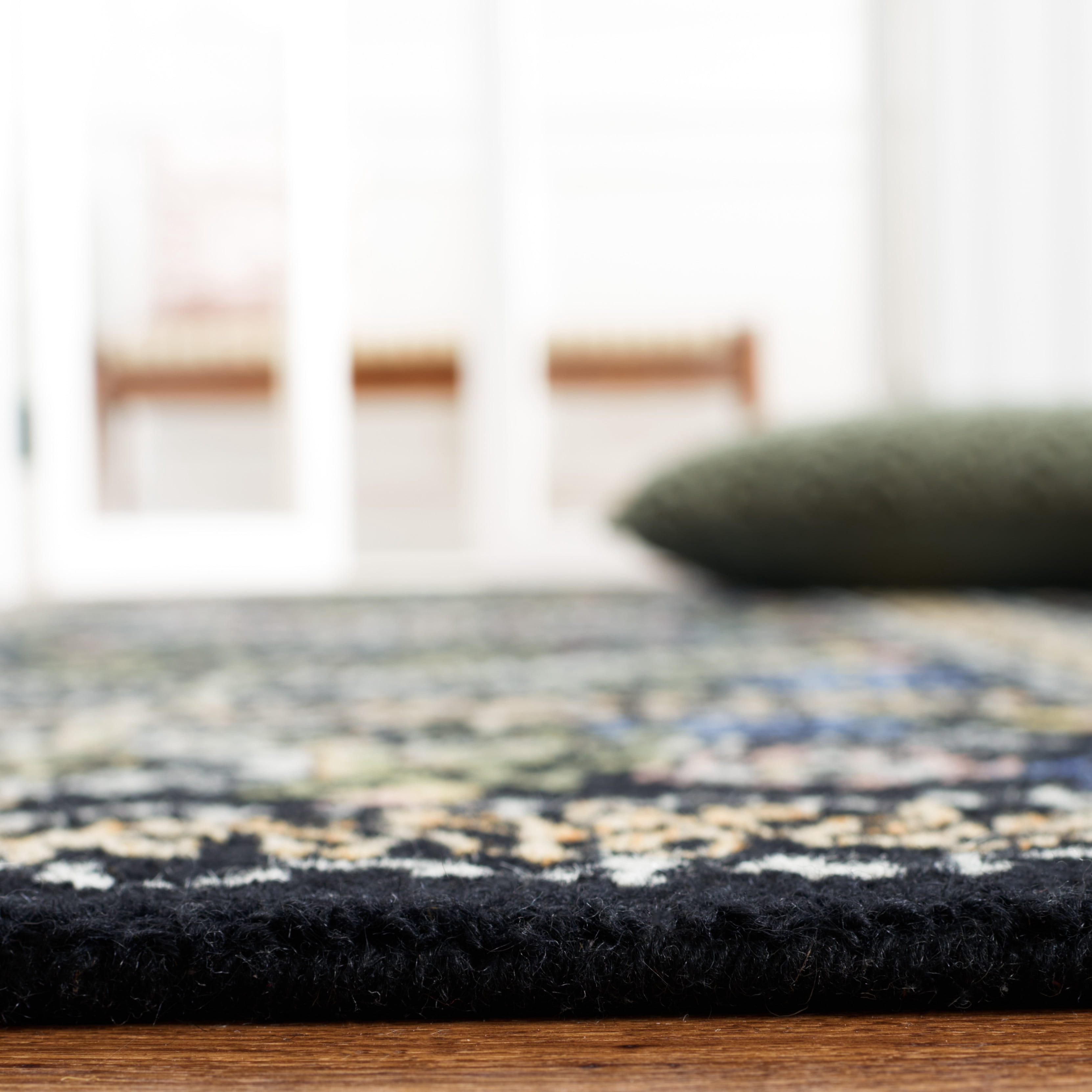 SAFAVIEH Micro-Loop Shanelle Floral Area Rug, Black/Green, 6' x 9'