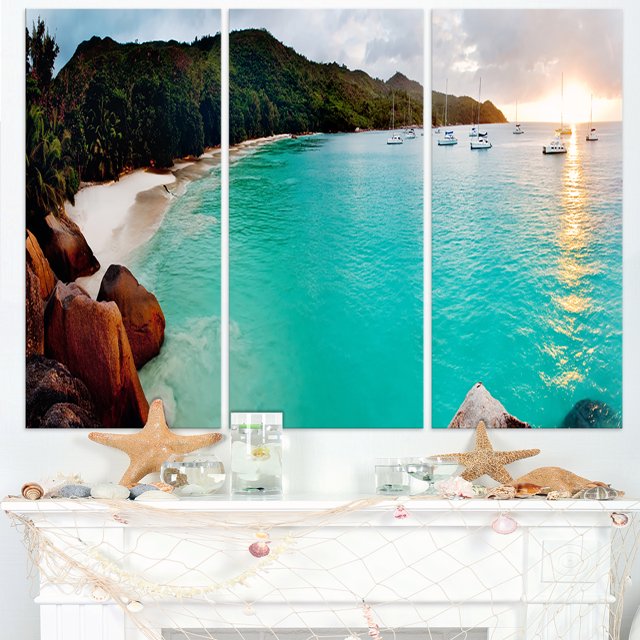 Plage Tropicale avec Eaux Bleues Paysage Marin
