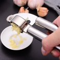 thumbnail image 2 of Prensa De Ajos, ​​Prensa De Ajos De Acero Inoxidable, Picada De Ajo Manual De 20 Cm, Conveniente Y Fácil De Limpiar, Prácticos Utensilios De Cocina, Con Presión Extraíble, 2 of 3