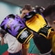 thumbnail image 1 of Guantes de boxeo de PU portátiles Guantes de entrenamiento de boxeo Equipo deportivo resistente al desgarro Hugtrwg Para estrenar, 1 of 9