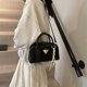 thumbnail image 4 of Bolso pequeño y sencillo de moda para mujer, novedad de 2025, bolso de mano con textura de alta calidad, bolso de hombro tipo bandolera con estilo., 4 of 5