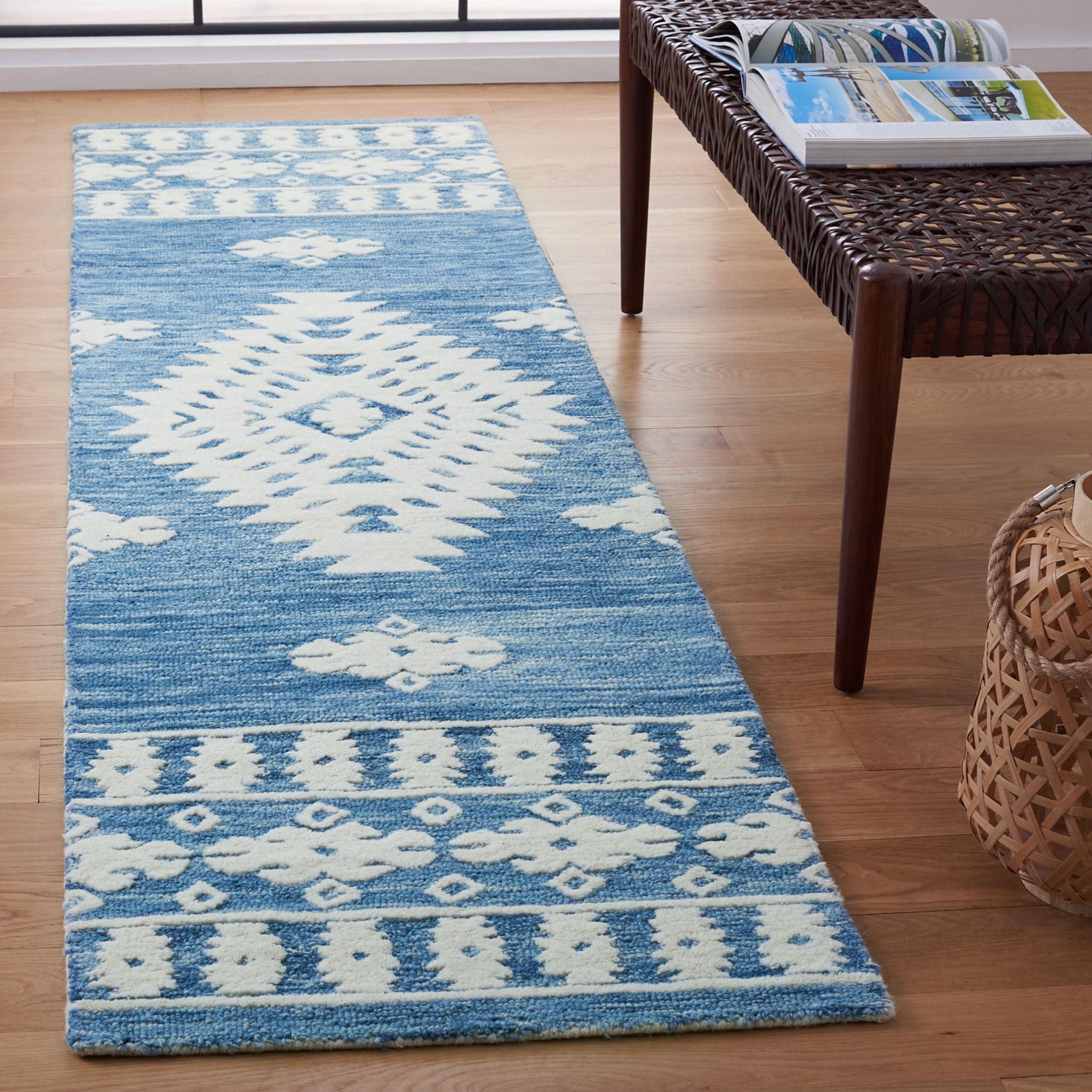 SAFAVIEH Aspen Kerry Geometric Runner Rug, Blue/Ivory, 2'3" x 9'