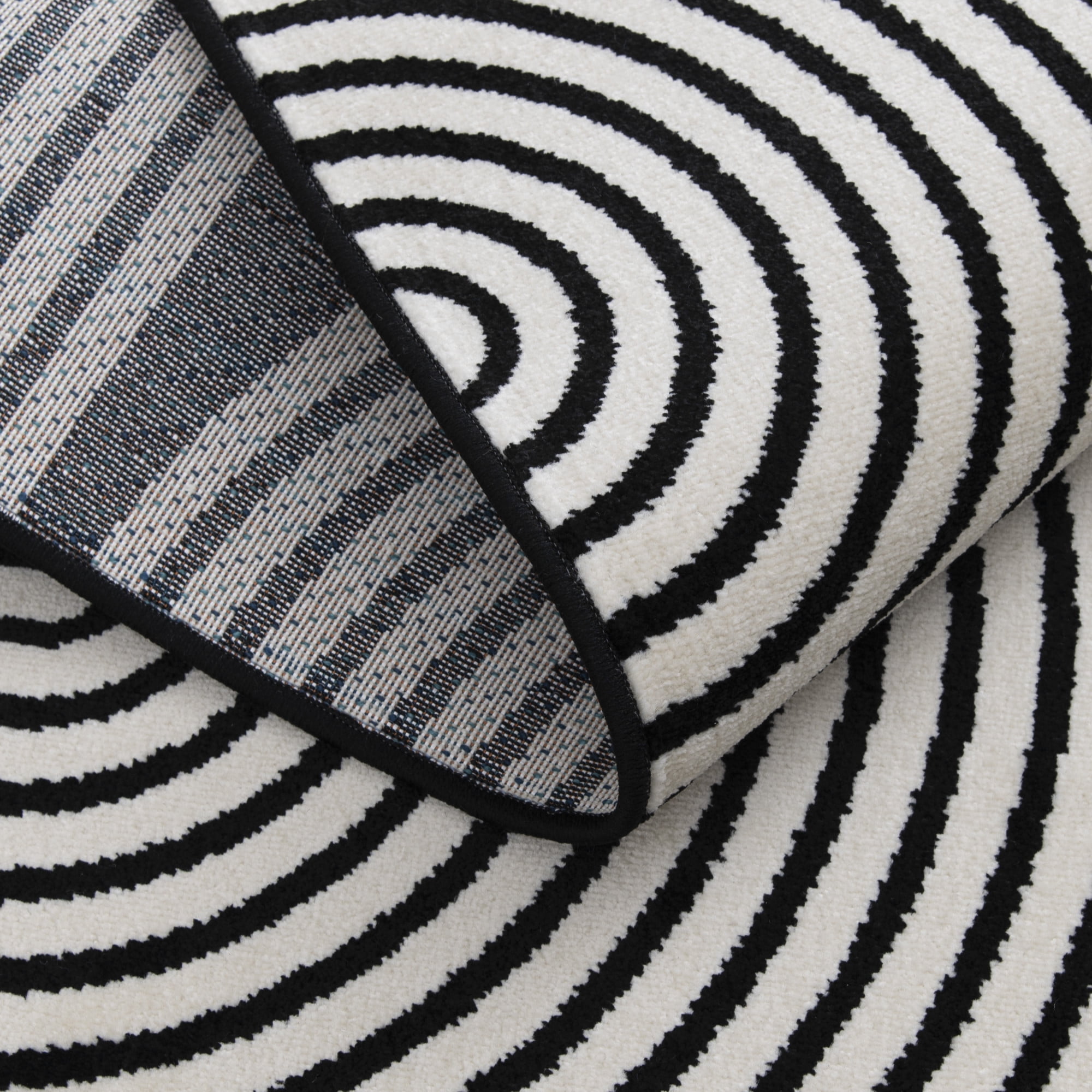 Loomaknoti Terrace Tropic Milburm 3' x 5' Geometric Indoor/Outdoor Accent Rug , Black/White