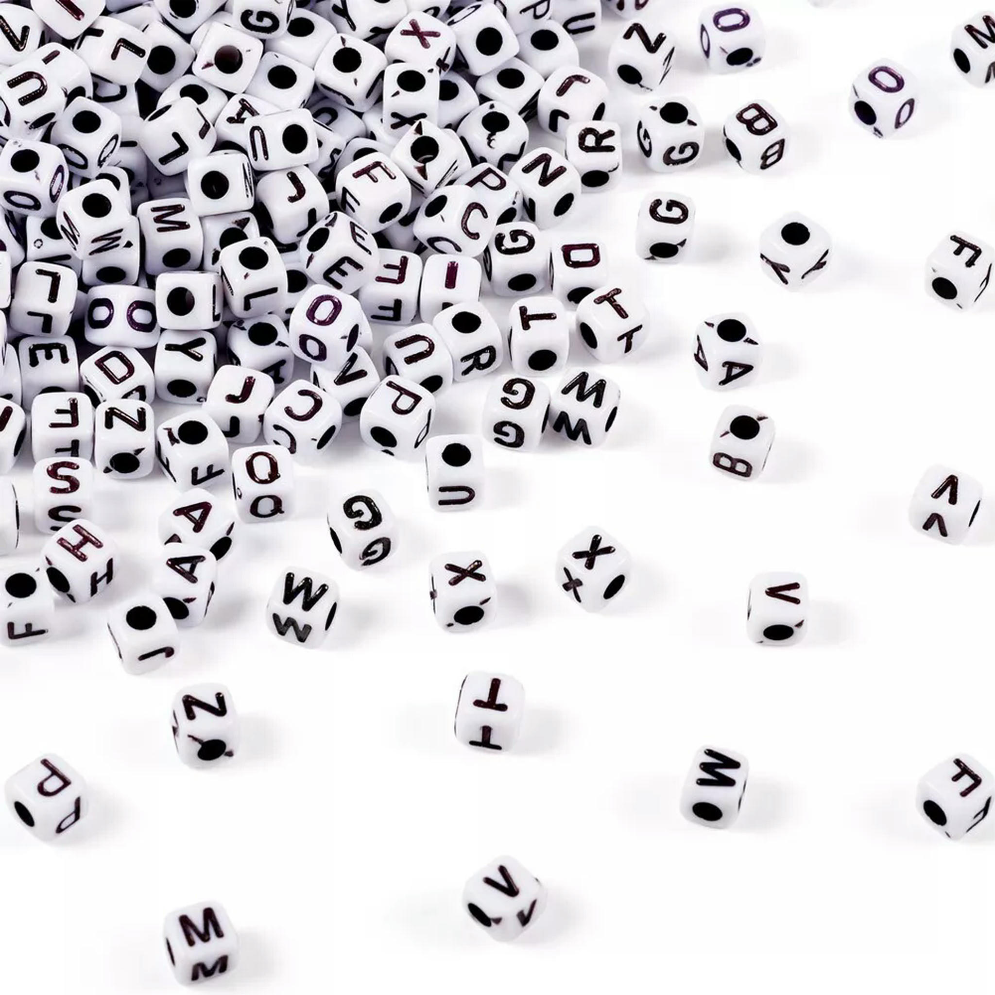U8MO 1300Pcs Letter A~Z Cube with Black Alphabet White Opaque Acrylic Beads 4~5mm