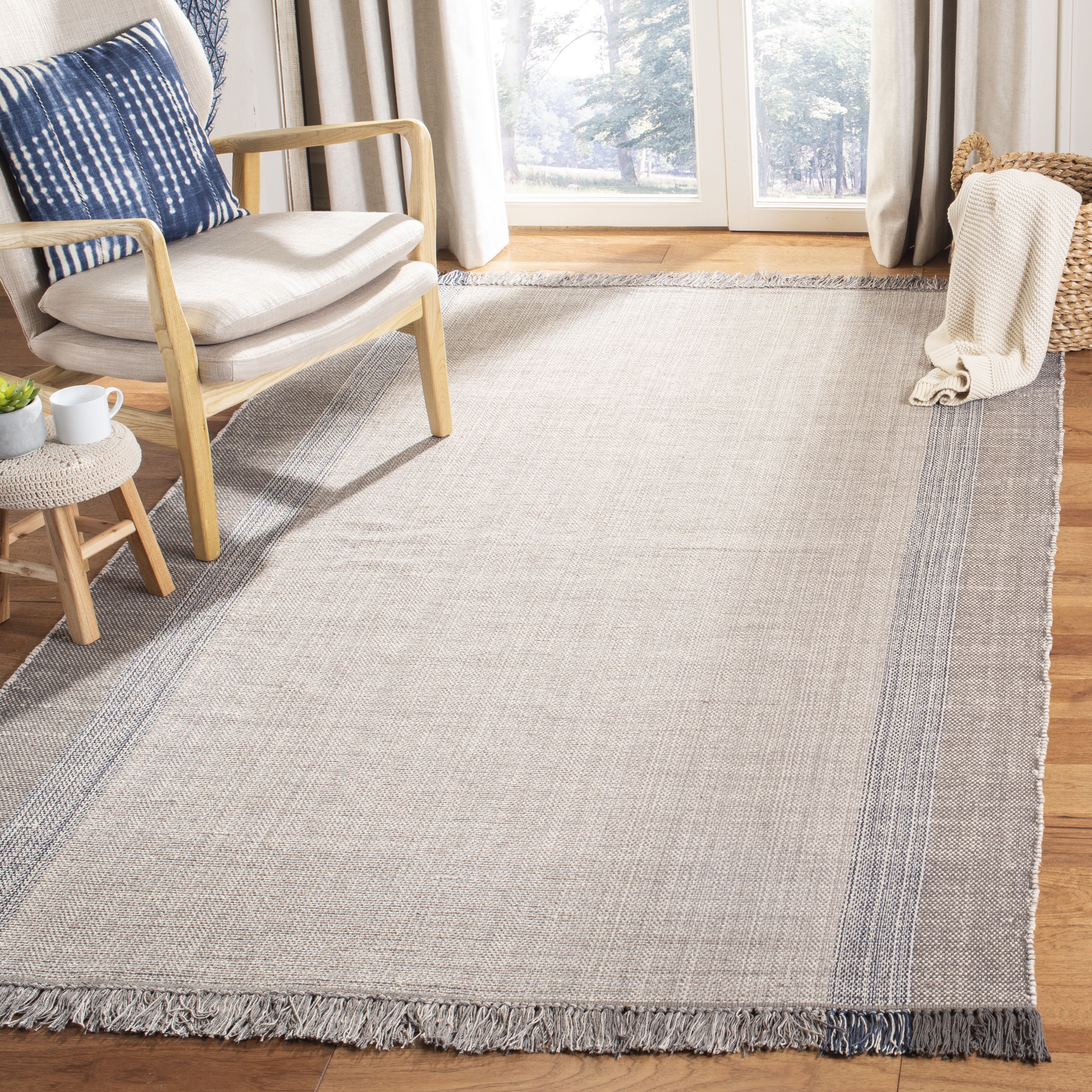 SAFAVIEH Montauk Sharlene Solid Cotton Area Rug, Blue/Grey, 6' x 9'