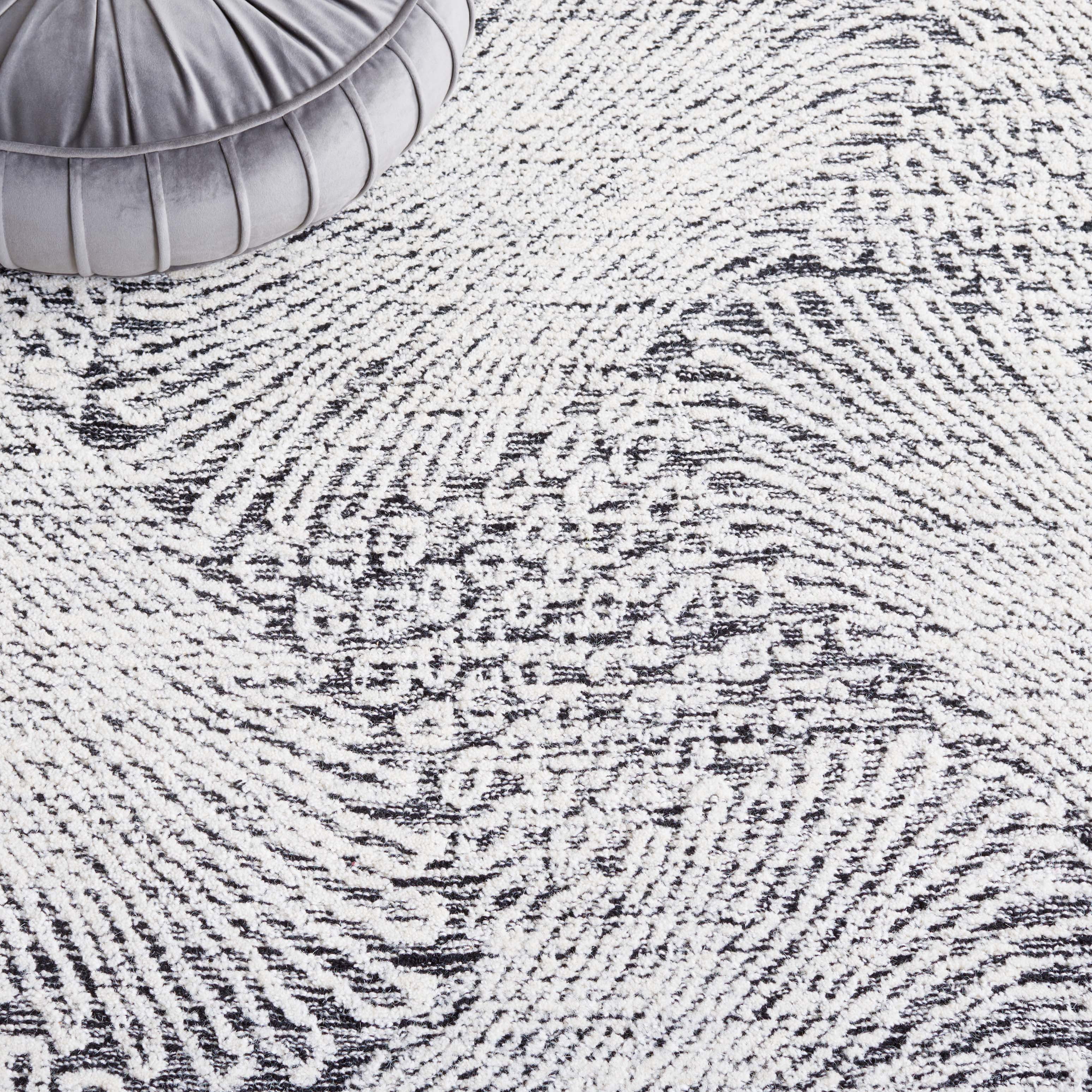 SAFAVIEH Ebony Abbott Floral Area Rug, Black/Ivory, 6' x 9'
