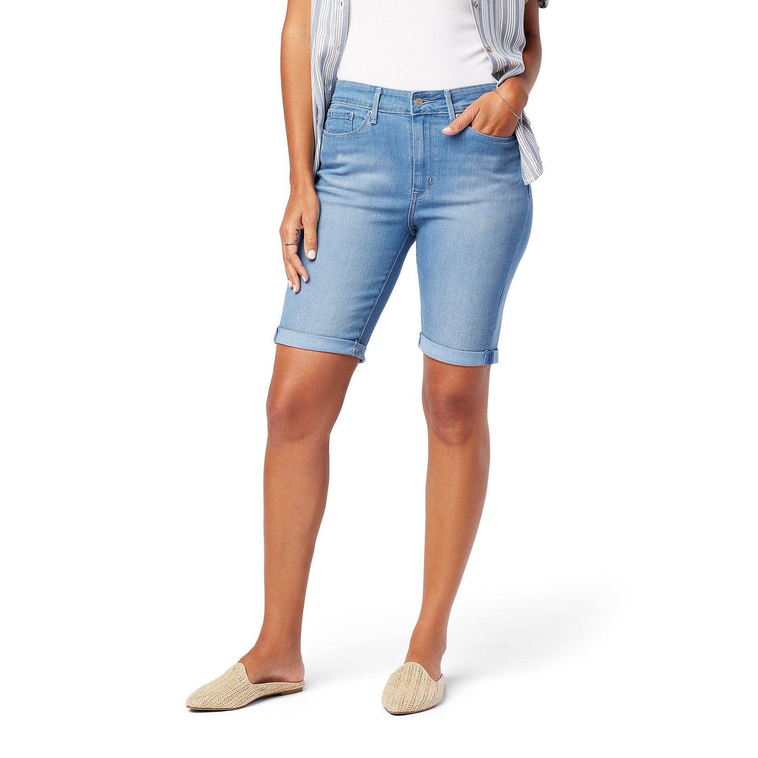 Levi Strauss Signature.™ Women’s Mid-Rise Bermuda Shorts