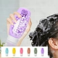 thumbnail image 1 of Botella dispensadora de viaje de silicona portátil 2 en 1 con cabezal de cepillo para champú y gel de baño, recipiente transparente a prueba de fugas de 5 pulgadas, 60 g liviano, múltiples colores, 1 of 6