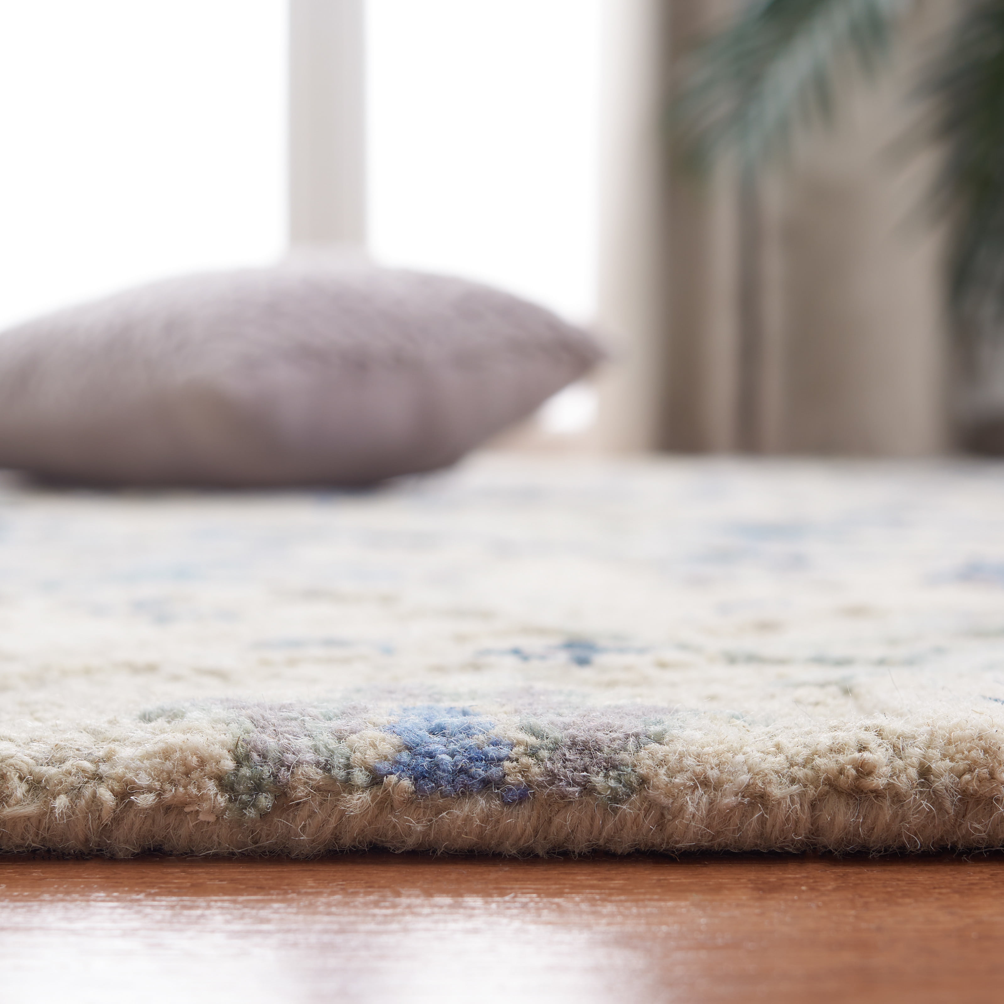 SAFAVIEH Glamour Charmaine Floral Wool Runner Rug, Beige/Blue, 2'3" x 10'
