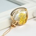 thumbnail image 4 of Guardapelo Flotante Collar De Cadena Amarilla Colgante De Flores Secas En Forma De Corazón De Cristal, 4 of 5