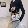 thumbnail image 3 of Bolso tipo cubo para mujer bolso de hombro bordado bolso cruzado bolso de viaje, 3 of 9