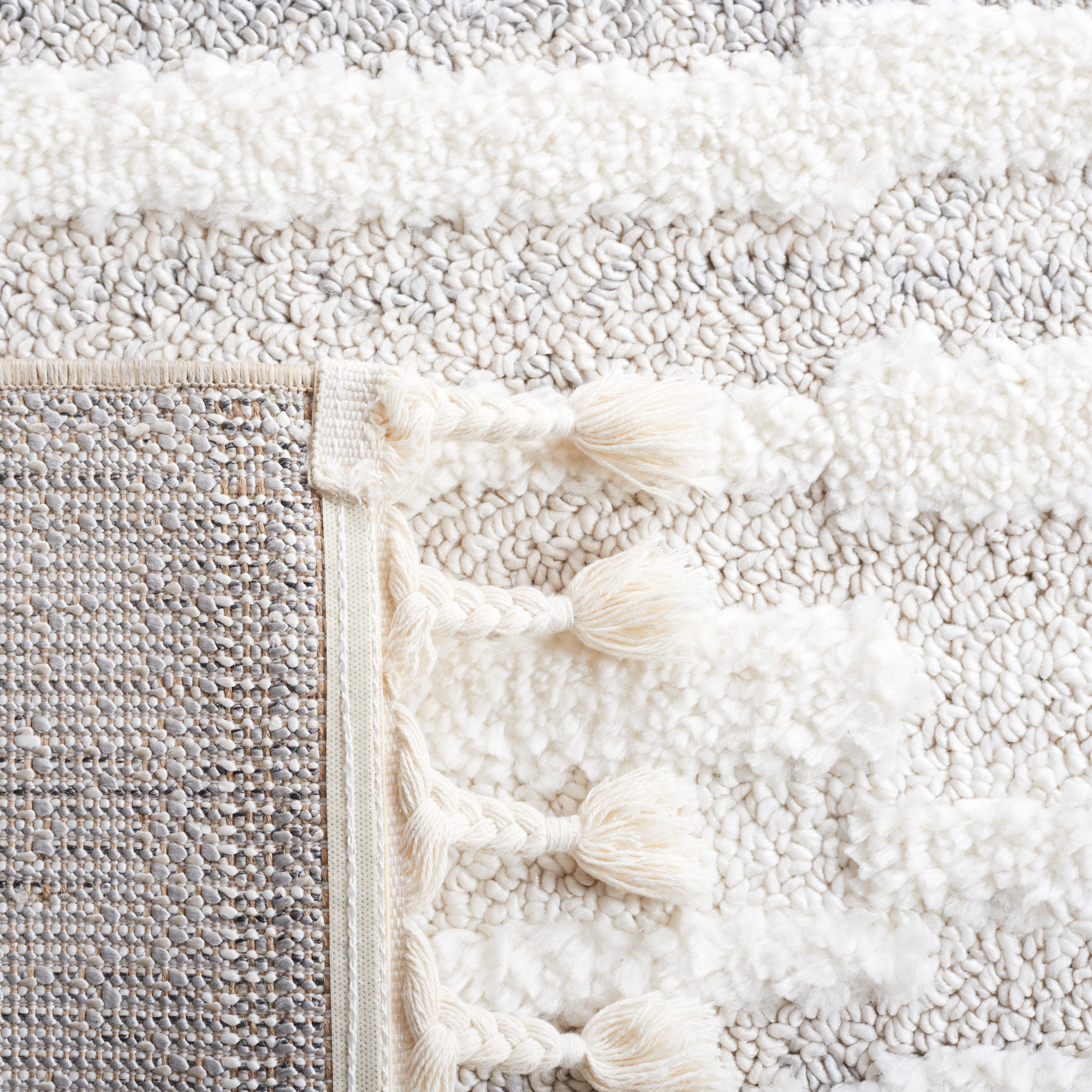 SAFAVIEH Moroccan Tassel Tom Geometric Striped Shag Area Rug, Beige/Ivory, 6'7" x 6'7" Round