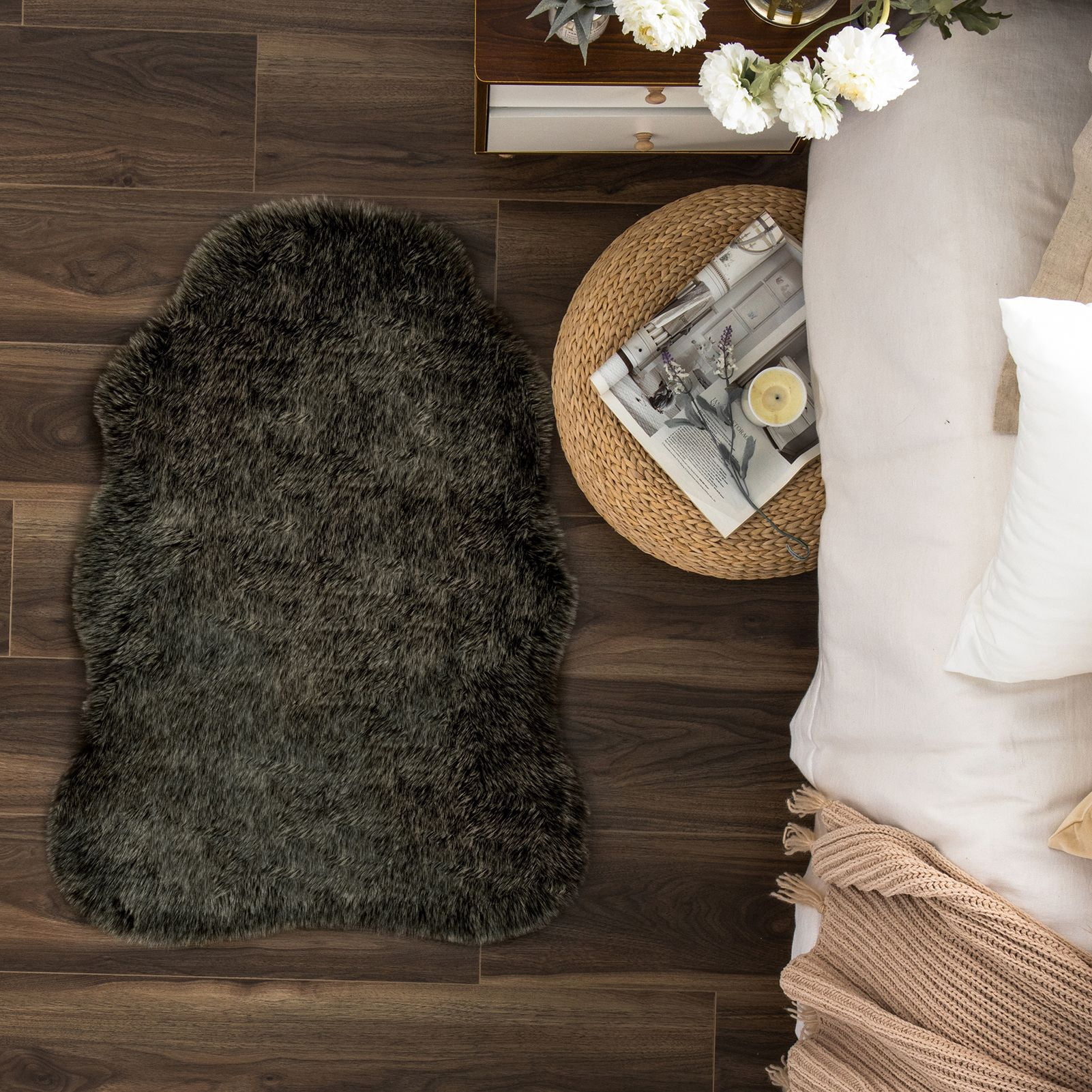 Phantoscope Ultra Soft Faux Fox Fur Dark Green, Indoor Area Rug, 2 x 3 ft, Irregular Shape