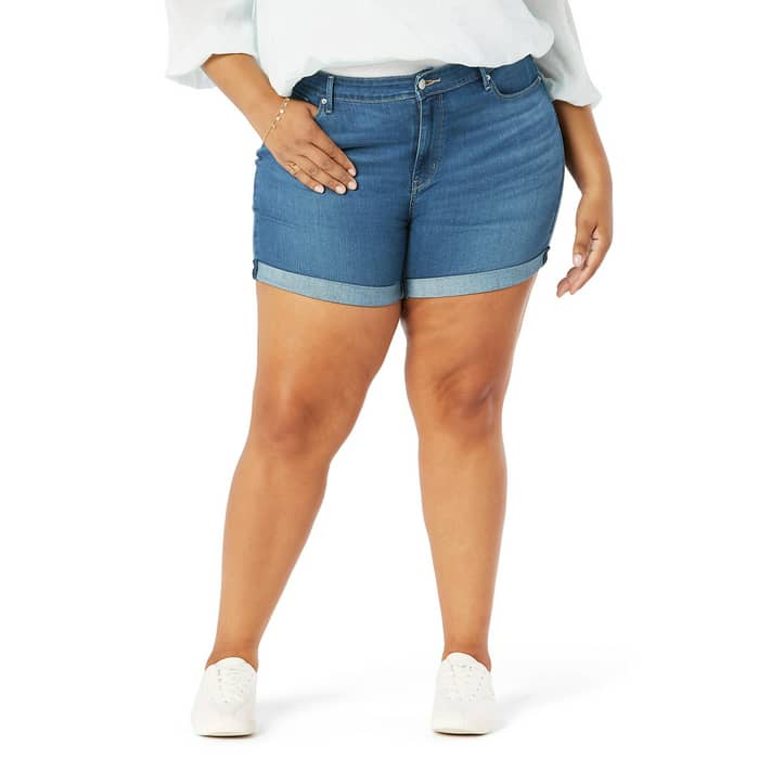 Signature by Levi Strauss & Co. Women's Plus Size Mid Rise 5-Inch Cuffed  Shorts - Walmart.com