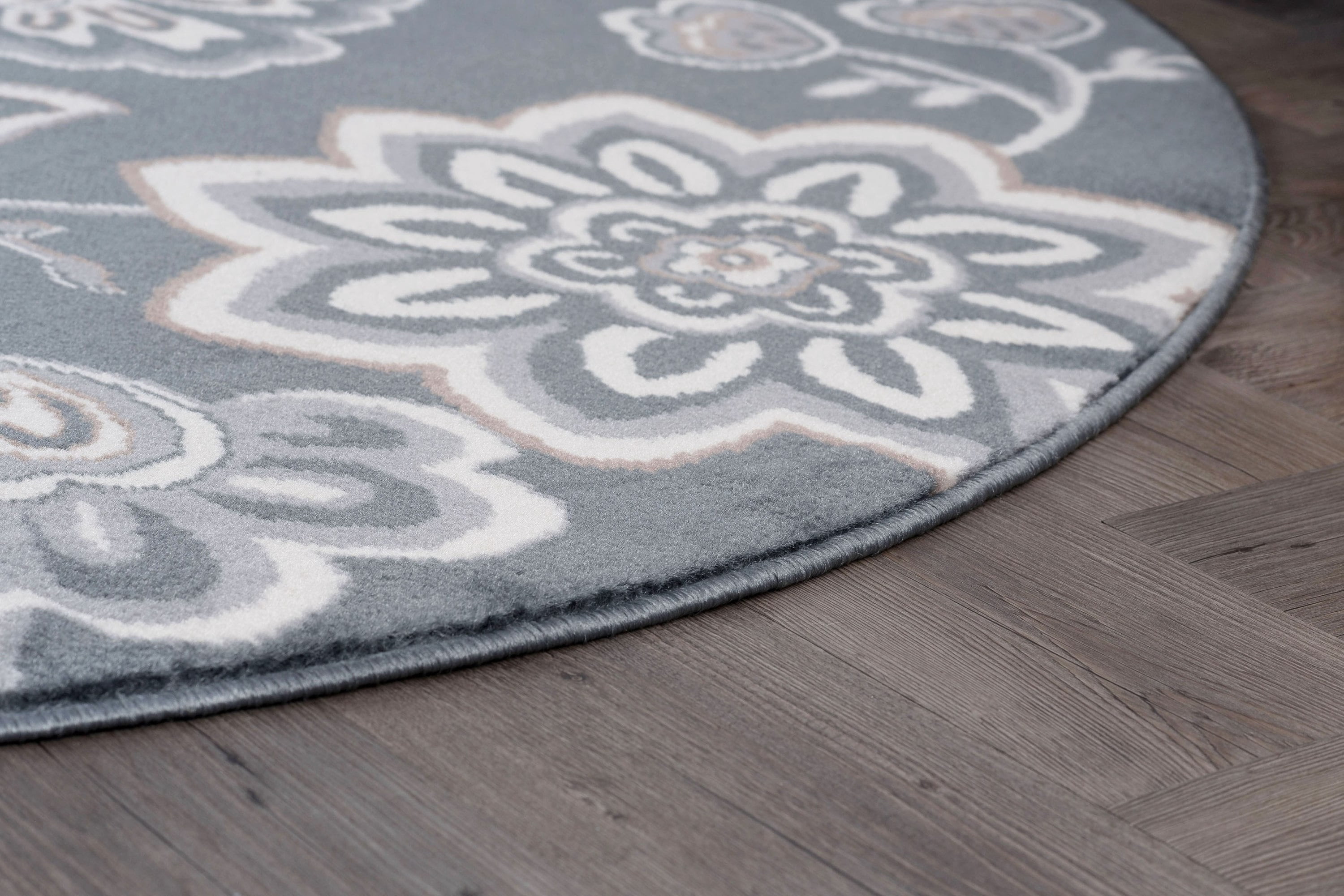 Madison Transitional 5' Round Gray and Cream Polypropylene Indoor Area Rug